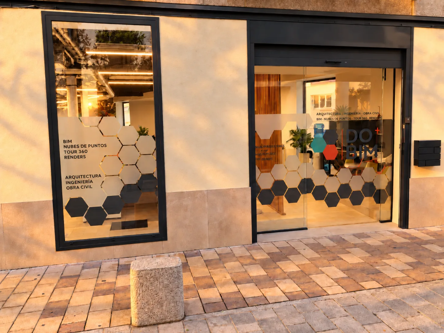 Façana de DoBIM Coworking al Carrer Miquel Ricomà 6